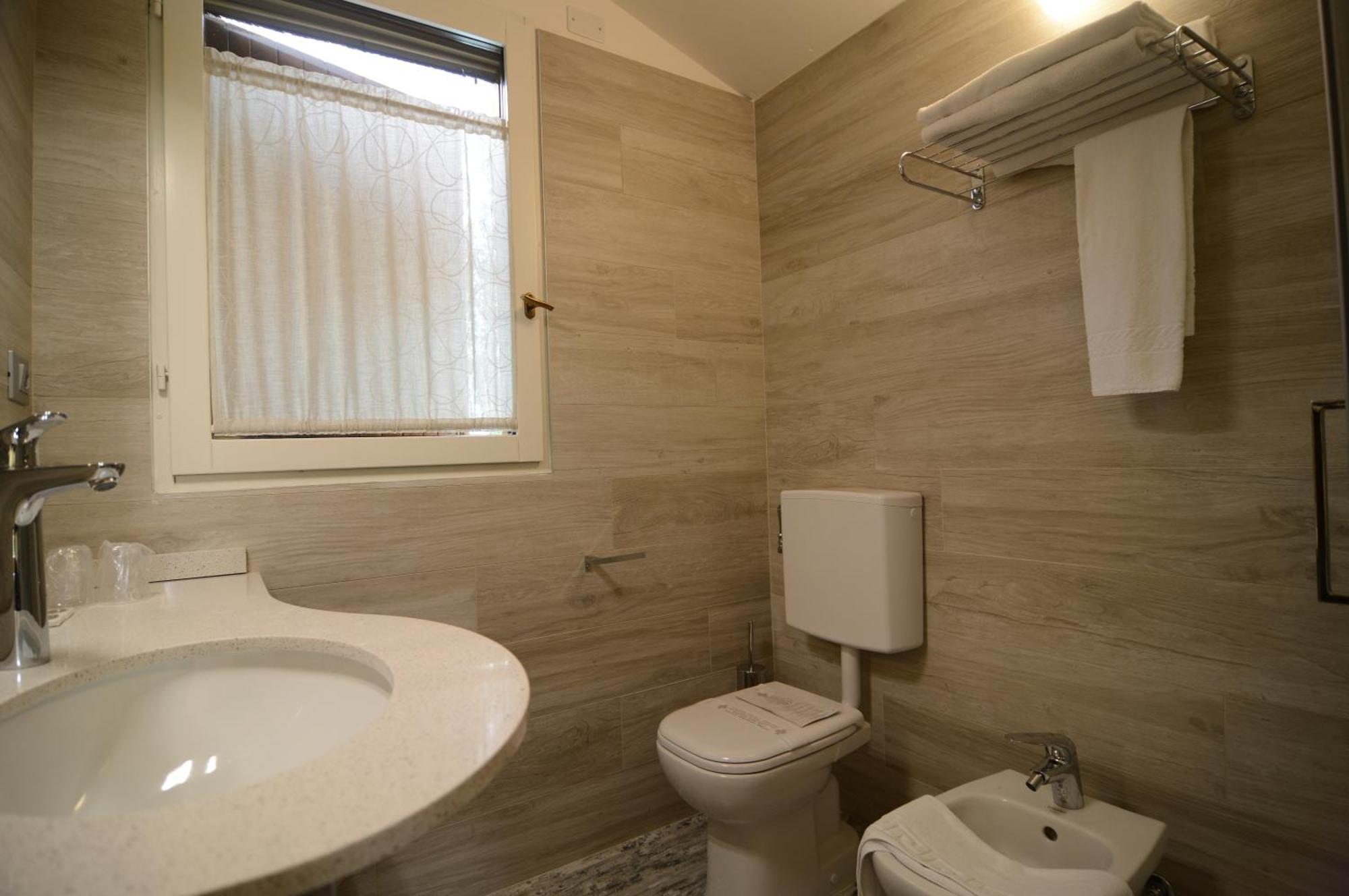 Pidkova Hotel Modena Kültér fotó